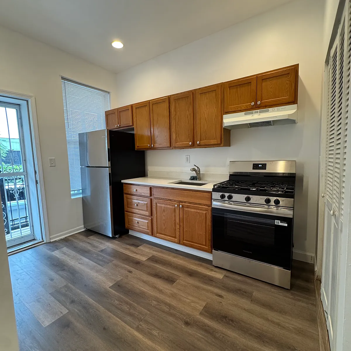 Building Photo - 208 N California Ave #1