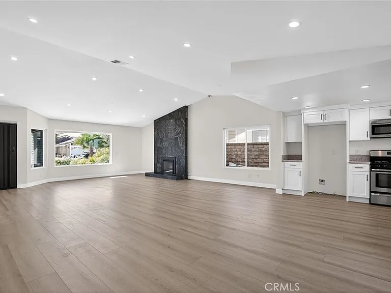 28131 Florence Ln — Photo 6