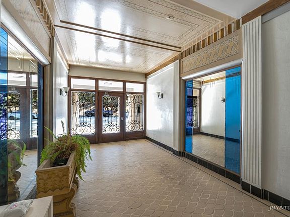 3rd image of 5050 Fulton St APT 301