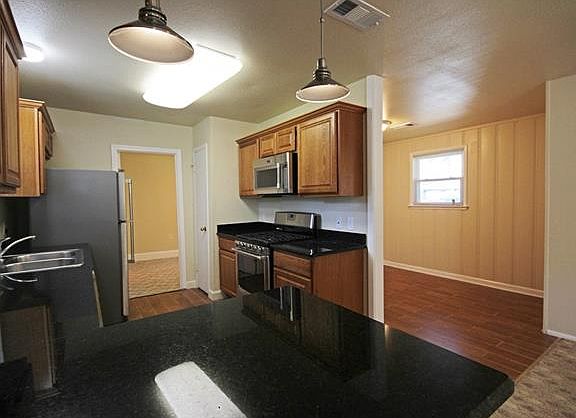 4th image of 105 Maumus Ave