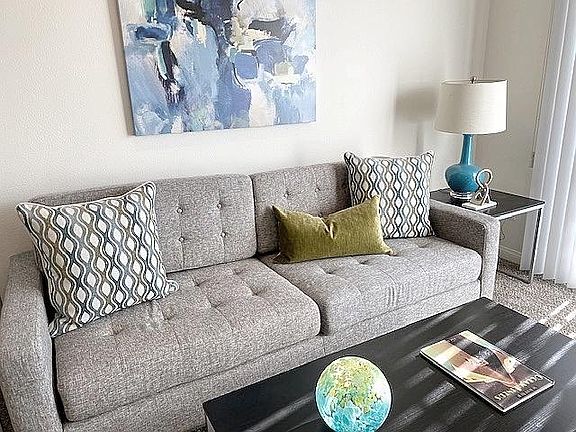5th image of 1301 N Hollywood Way #101