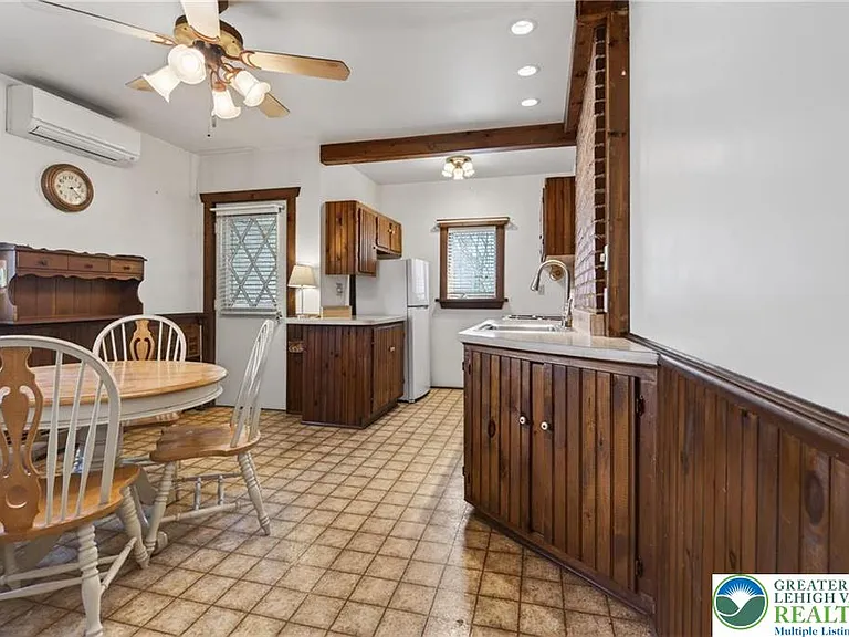 216 W Bertsch St — Photo 6