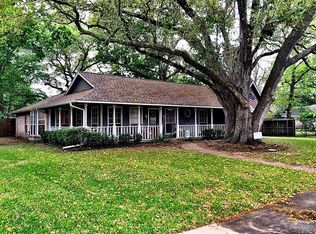 404 Narcissus St, Lake Jackson, TX 77566