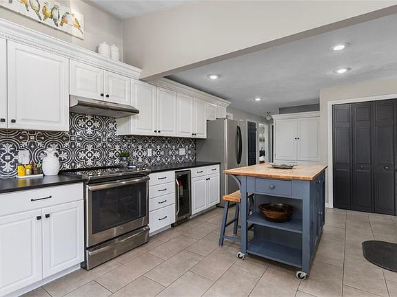 5th image of 50 Fairview Ave