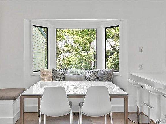 Main: Breakfast Nook