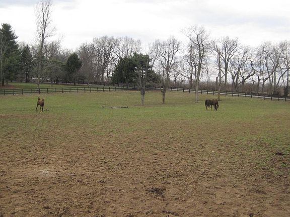 5th image of 2505 Troy Pike