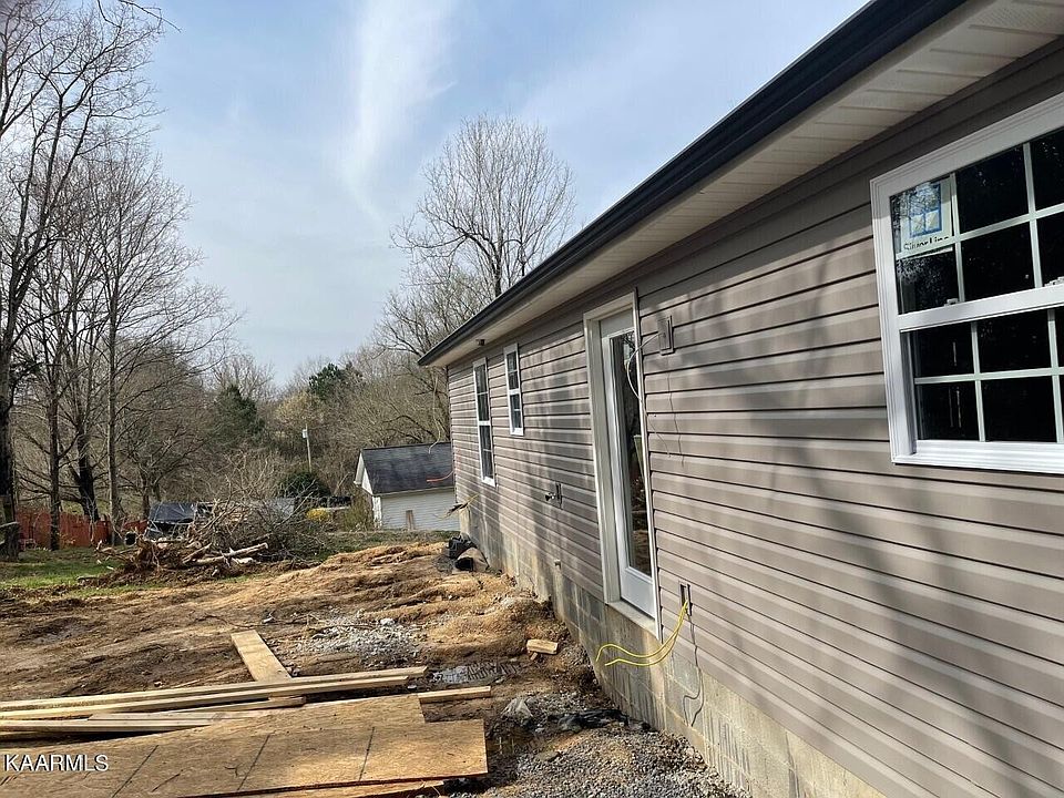 2nd image of 825 Rogers North St