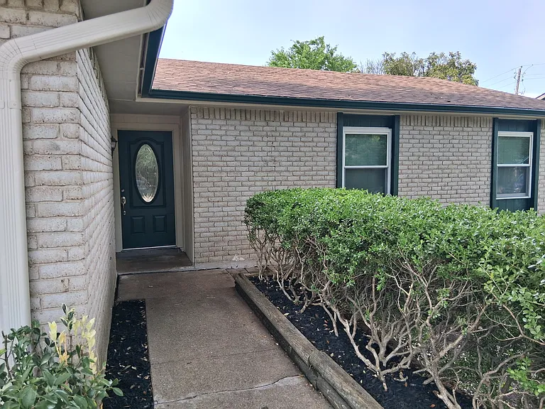 563 Cumberland Dr — Photo 2
