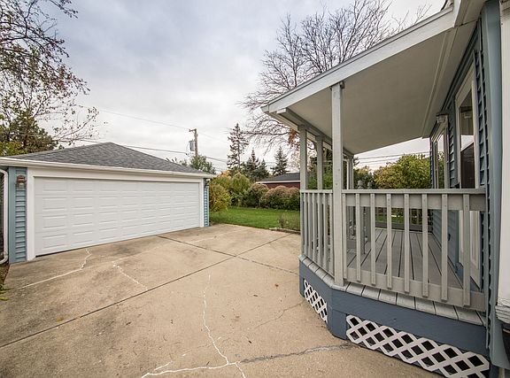 3rd image of 1905 Welwyn Ave