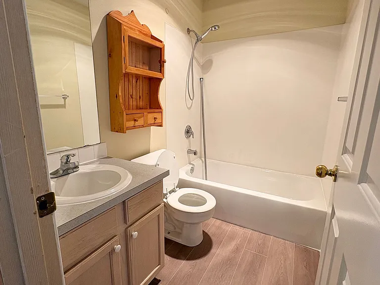 928 N 97th St — Photo 4