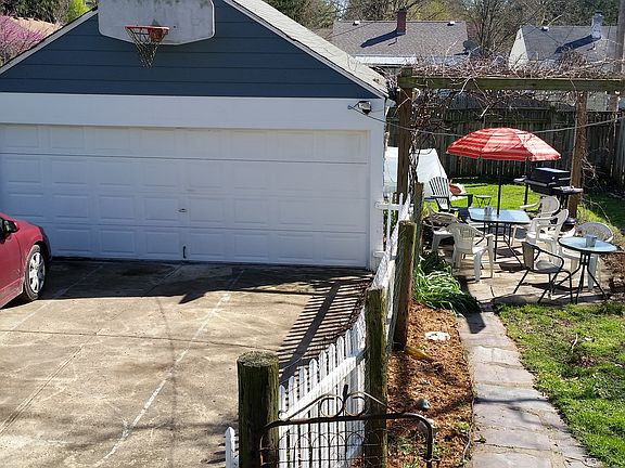 2nd image of 239 Rosslyn Ave