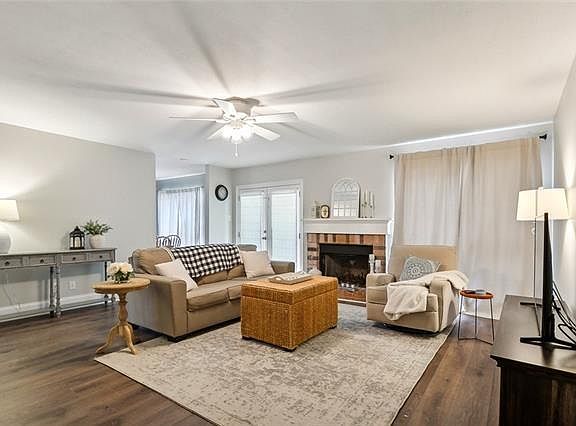 5th image of 133 Silverwood Dr