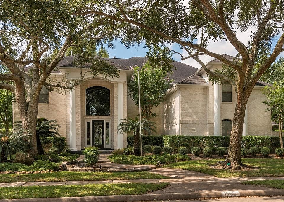 Custom design 4/5 bedroom on the course!
