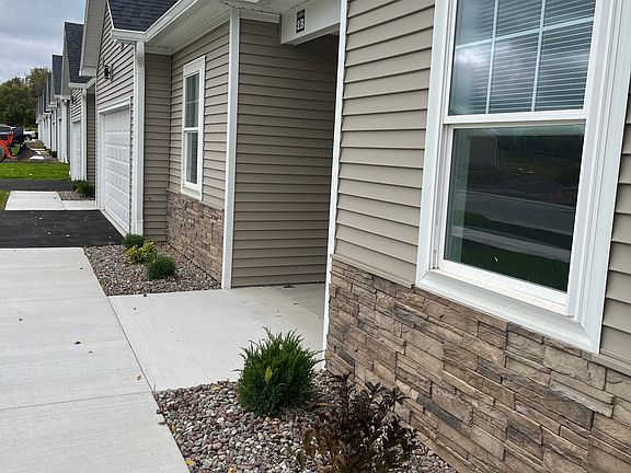 4th image of 2104 Community Ln #3D