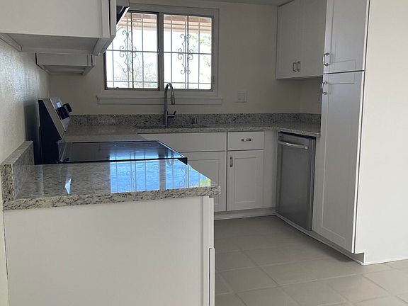 5th image of 704 Tomasita St NE