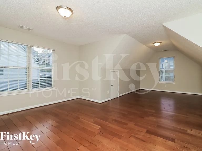 1310 Invermere Dr SE — Photo 16