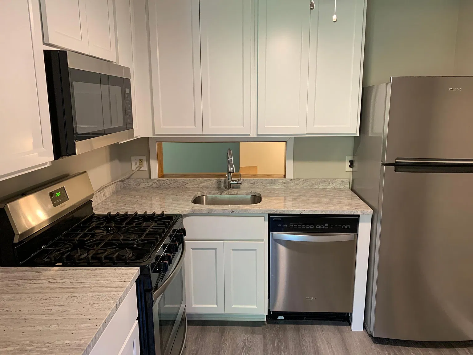 3 bed, 1075 sqft, $2,150 — Photo 4