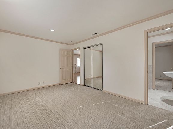 4th image of 1443 Blackstone Ave