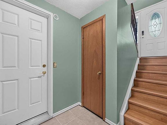 3rd image of 120 Hawkwood Blvd W