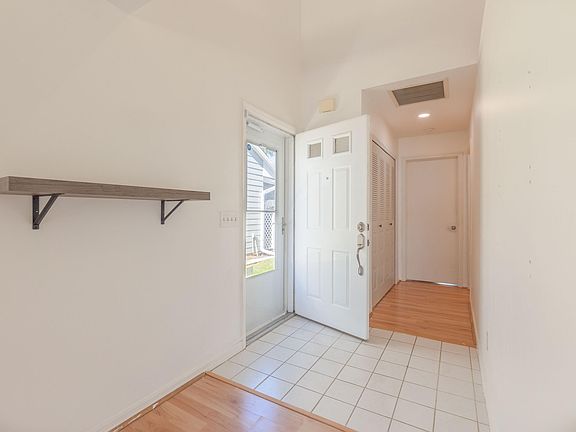 4th image of 2530 SE Tropical East Circle
