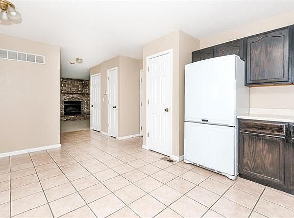 5th image of 2137 Blossom Ln