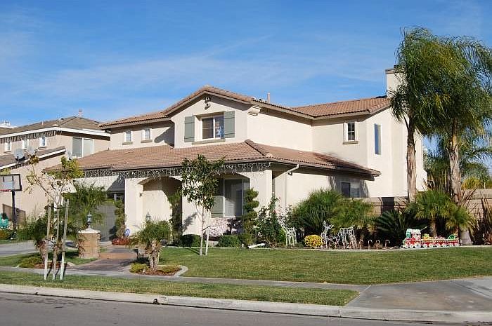 Great Curb Appeal!