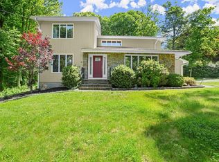 6 Petticoat Ln, Trumbull, CT 06611