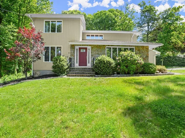 6 Petticoat Lane, Trumbull, CT 06611