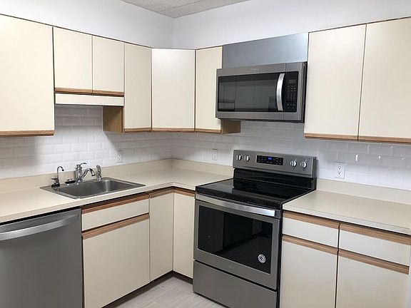 5th image of 8 Nahant Pl Unit 302