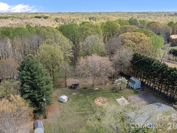4th image of 700 Patterson Farm Rd