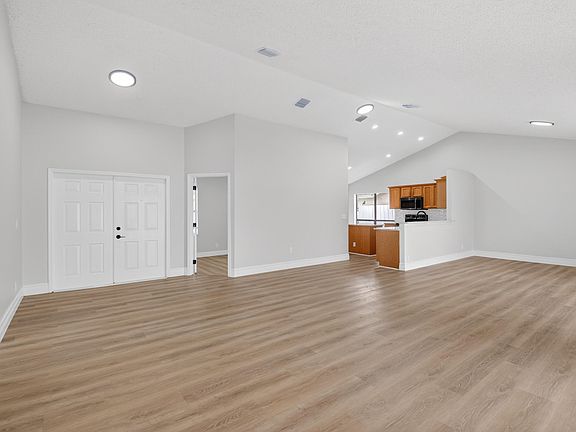 4th image of 9537 Majestic Way