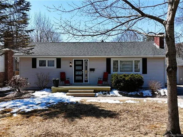 45 Sherwood Ct, Fredericton, NB E3B 2P5