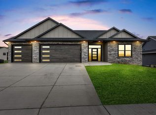 628 Rock Ridge Rd, Tiffin, IA 52340