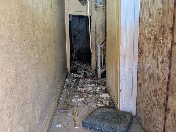 5th image of 2415 Barclay St