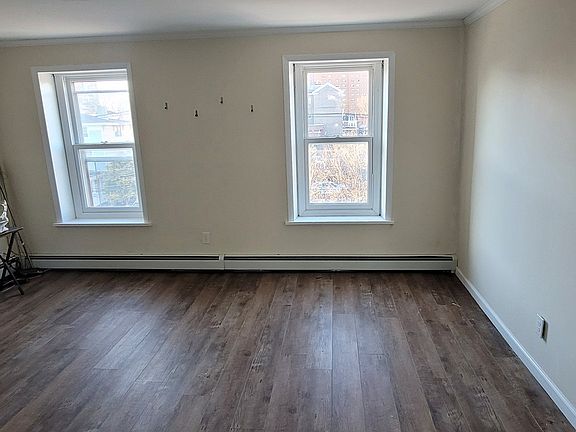 3rd image of 351 Hamilton Ave