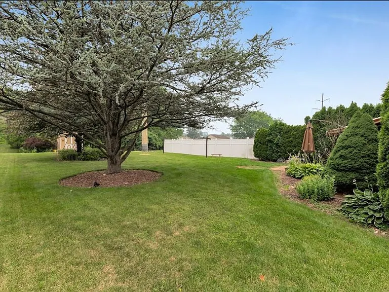 2235 Briarwood Dr — Photo 13