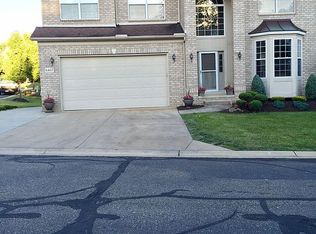8467 Vintage Ln, Macedonia, OH 44056