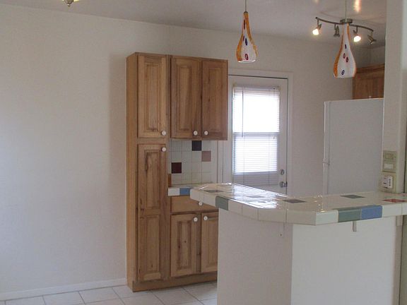 5th image of 1064 Emerald St