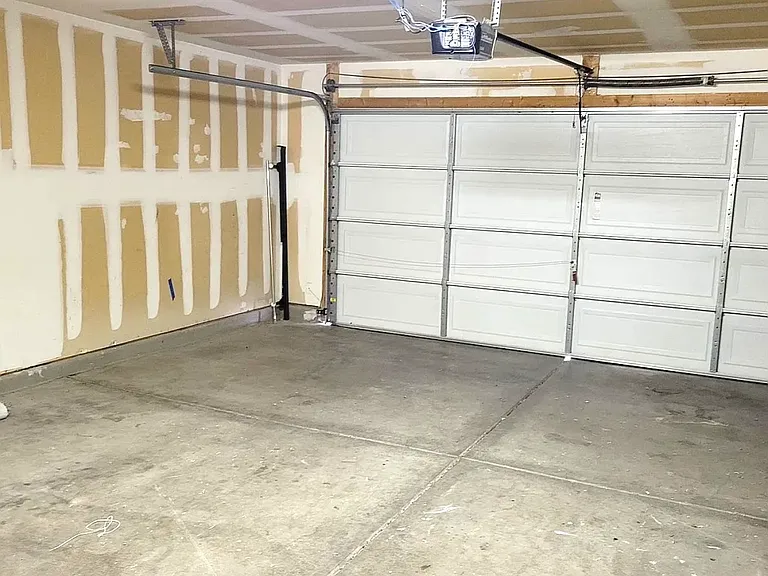 1096 W Desert Valley Dr — Photo 12