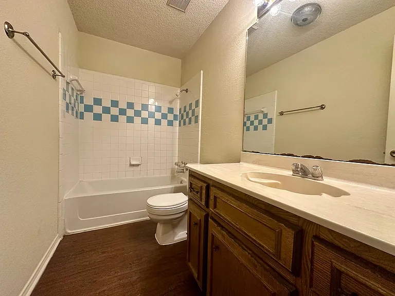 1404 Chapel Ridge Rd — Photo 10