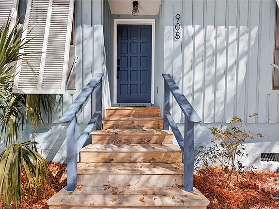 4th image of 908 Woodpecker Road