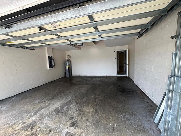 5th image of 981 SW Versailles Ave