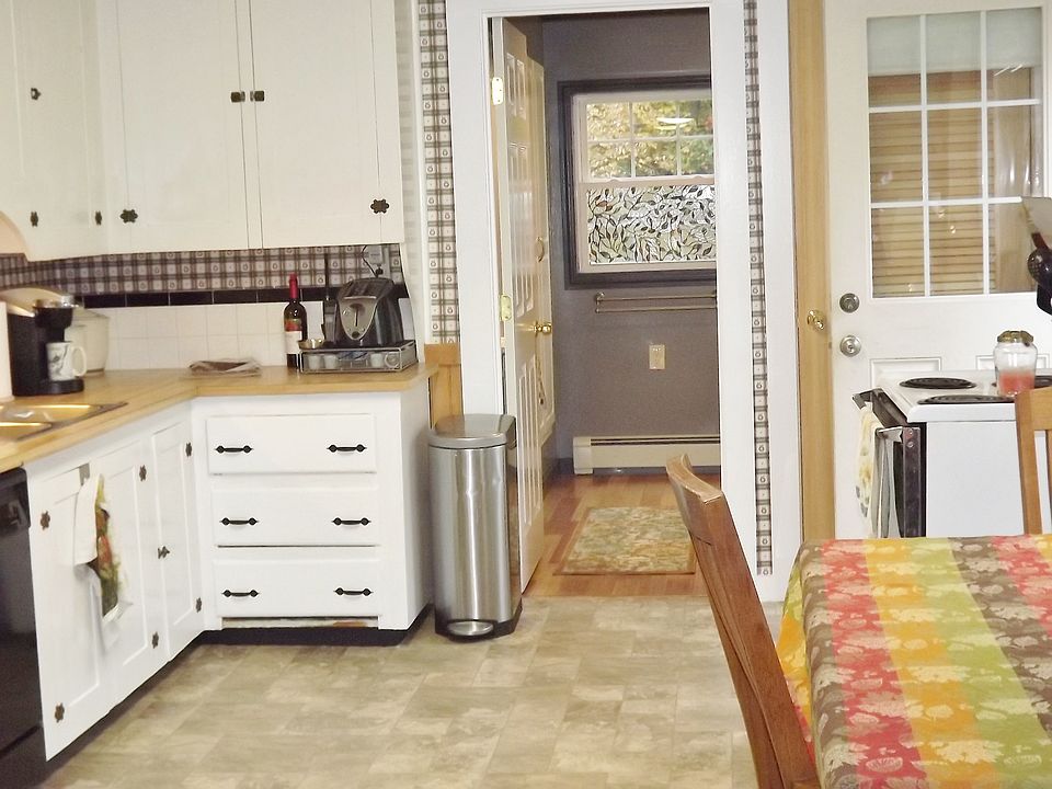 2nd image of 16 Young St
