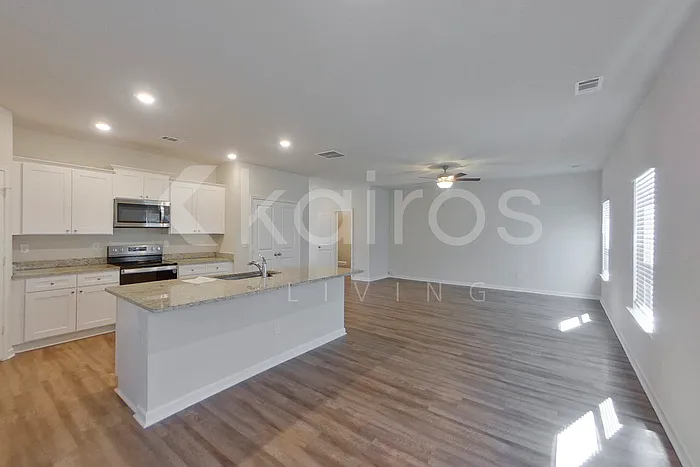 3 bed, 2.5 bath, 1800 sqft, $2,195 — Photo 4