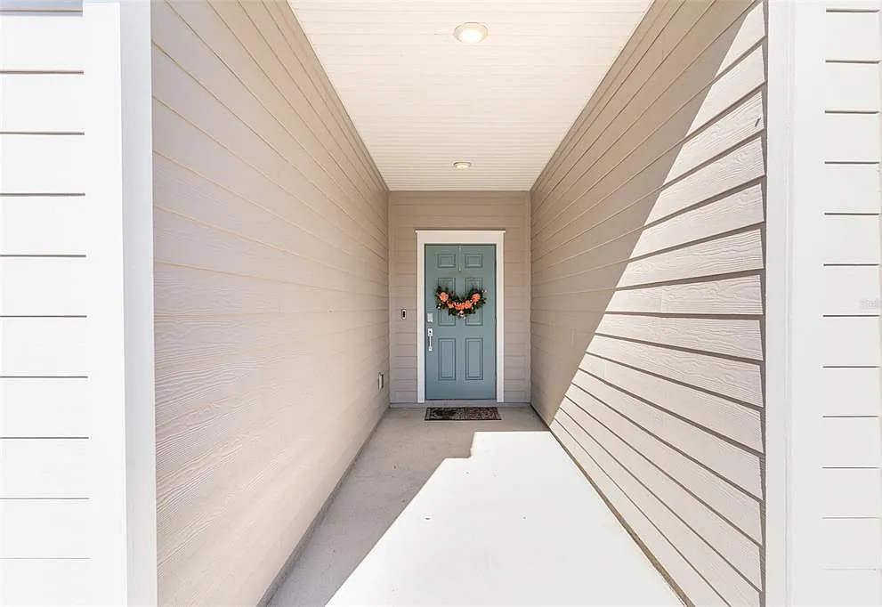 3 bed, 2.5 bath, 1657 sqft, $2,300 — Photo 2