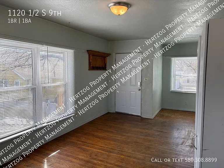 1120 1/2 S 9th St — Photo 5