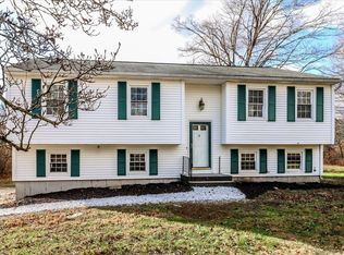 27 Meadowland Dr, Gaylordsville, CT 06755