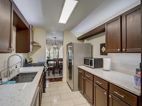 3rd image of 3018 Roberts Dr #9-2
