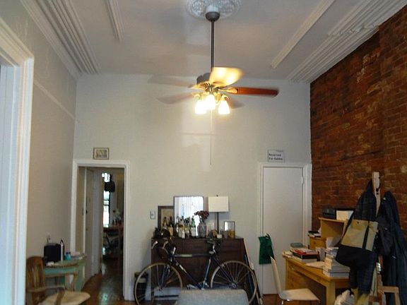 4th image of 393 Clermont Ave APT 2
