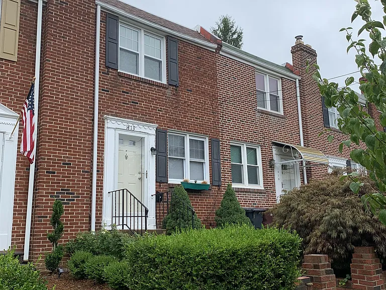 1413 N Lincoln St — Photo 1